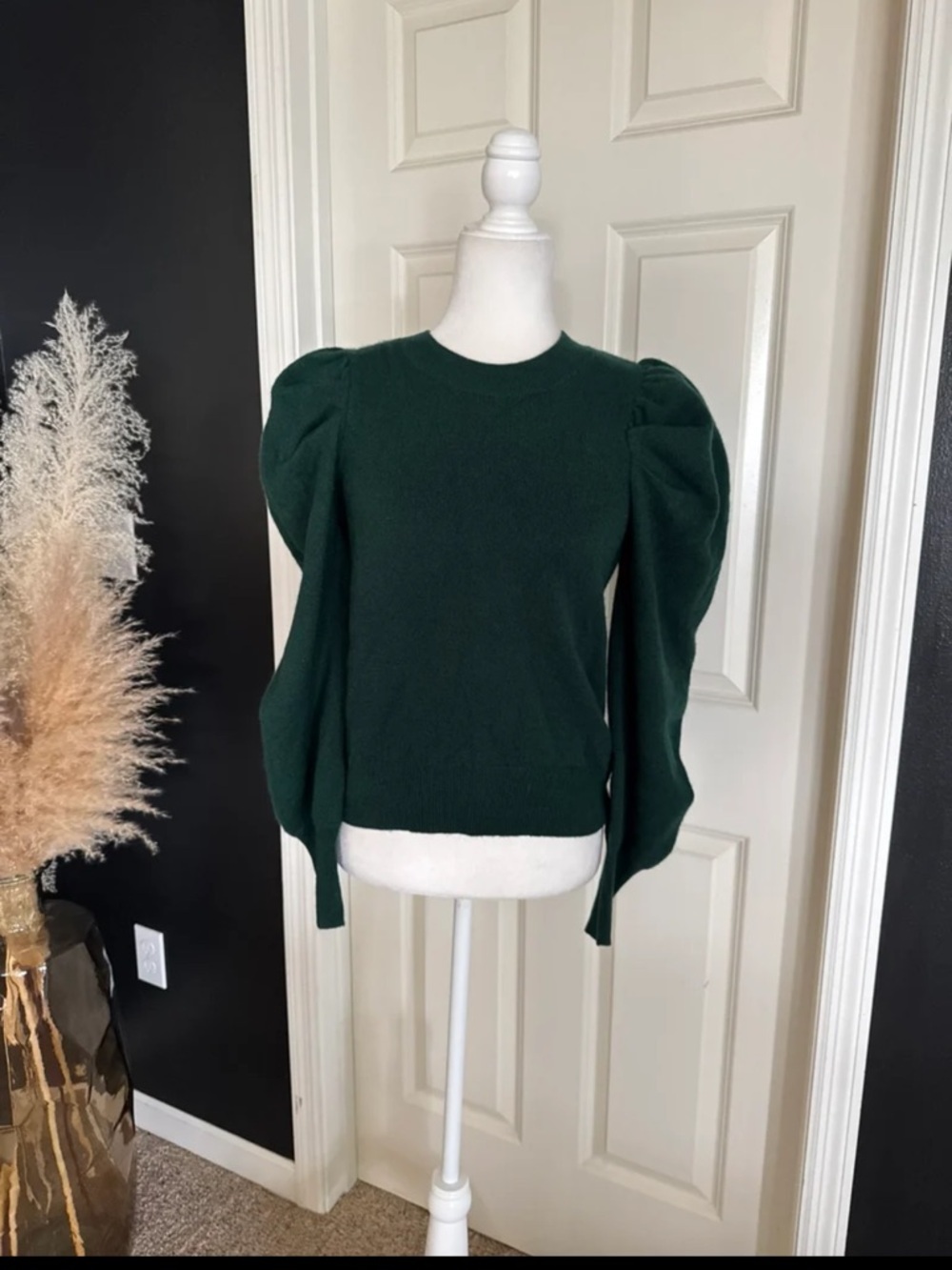 AQUA Cashmere Forest Green Puff Sleeve Sweater Size XS
100% Cashmere - Picture 4 of 12
